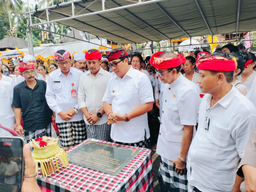 UNDANGAN DI PURA PUSEH DESA ADAT KETIMA